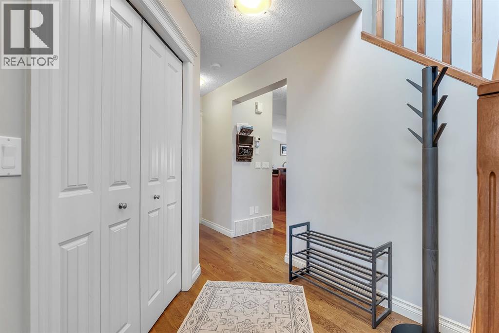 222 Prairie Springs Crescent SW