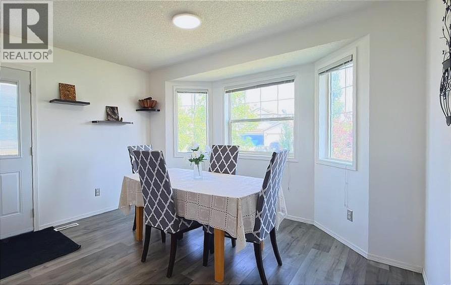 16 Canoe Close SW