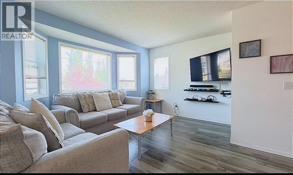 16 Canoe Close SW