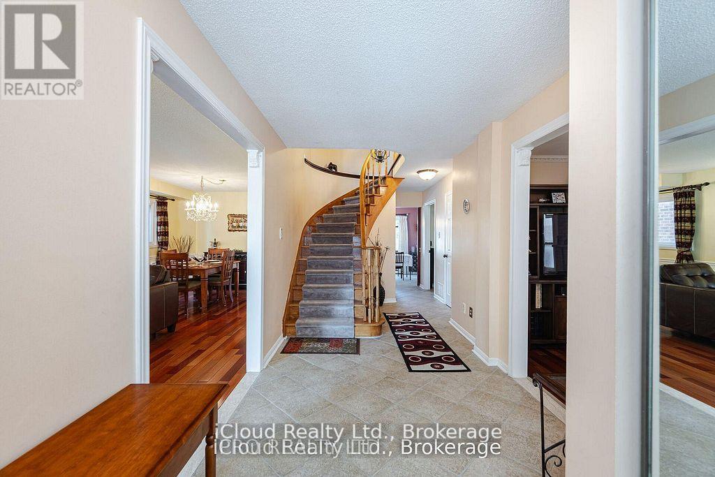 1615 SIR MONTY'S DRIVE