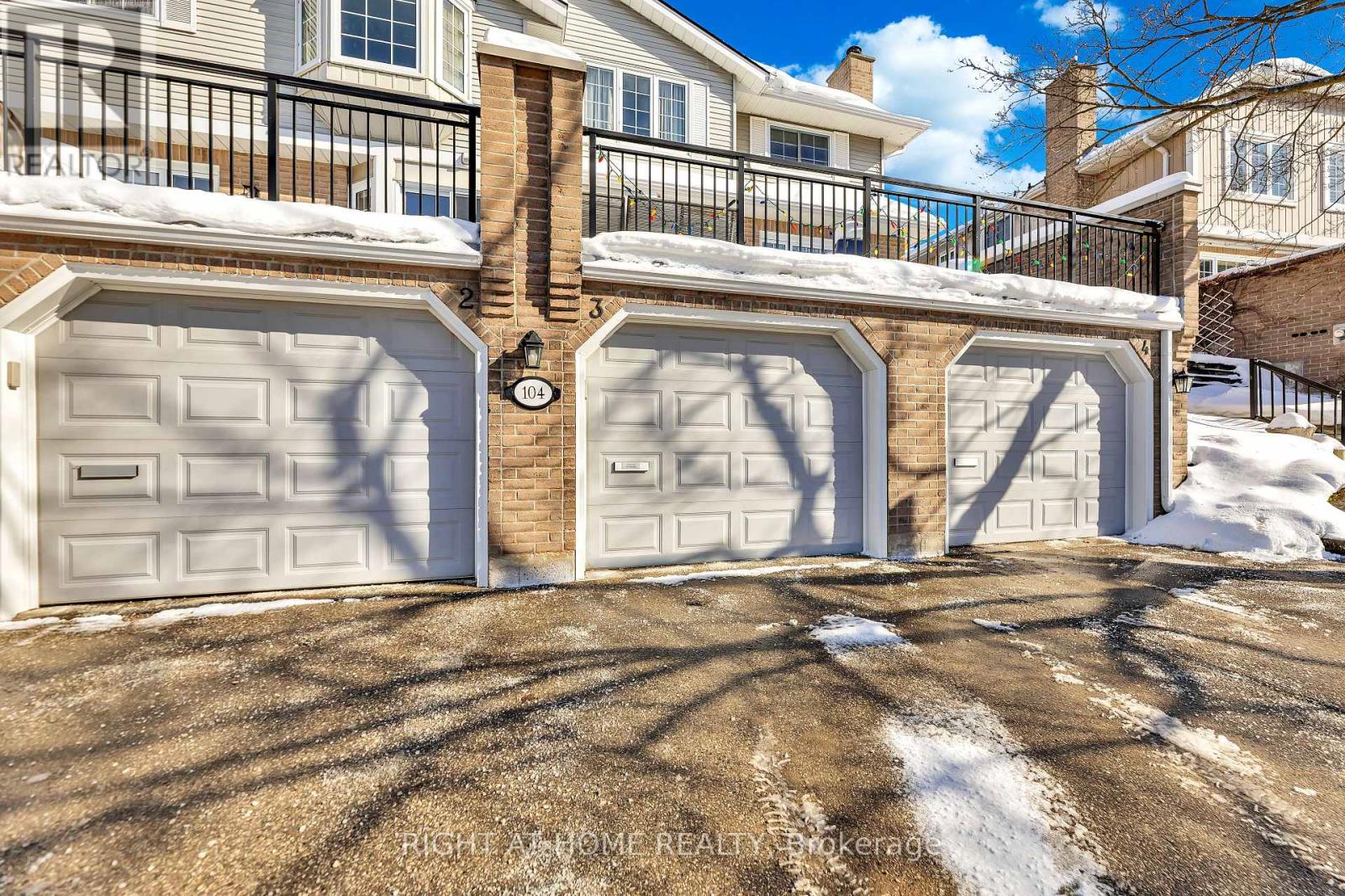3 - 104 WOODLAWN ROAD E