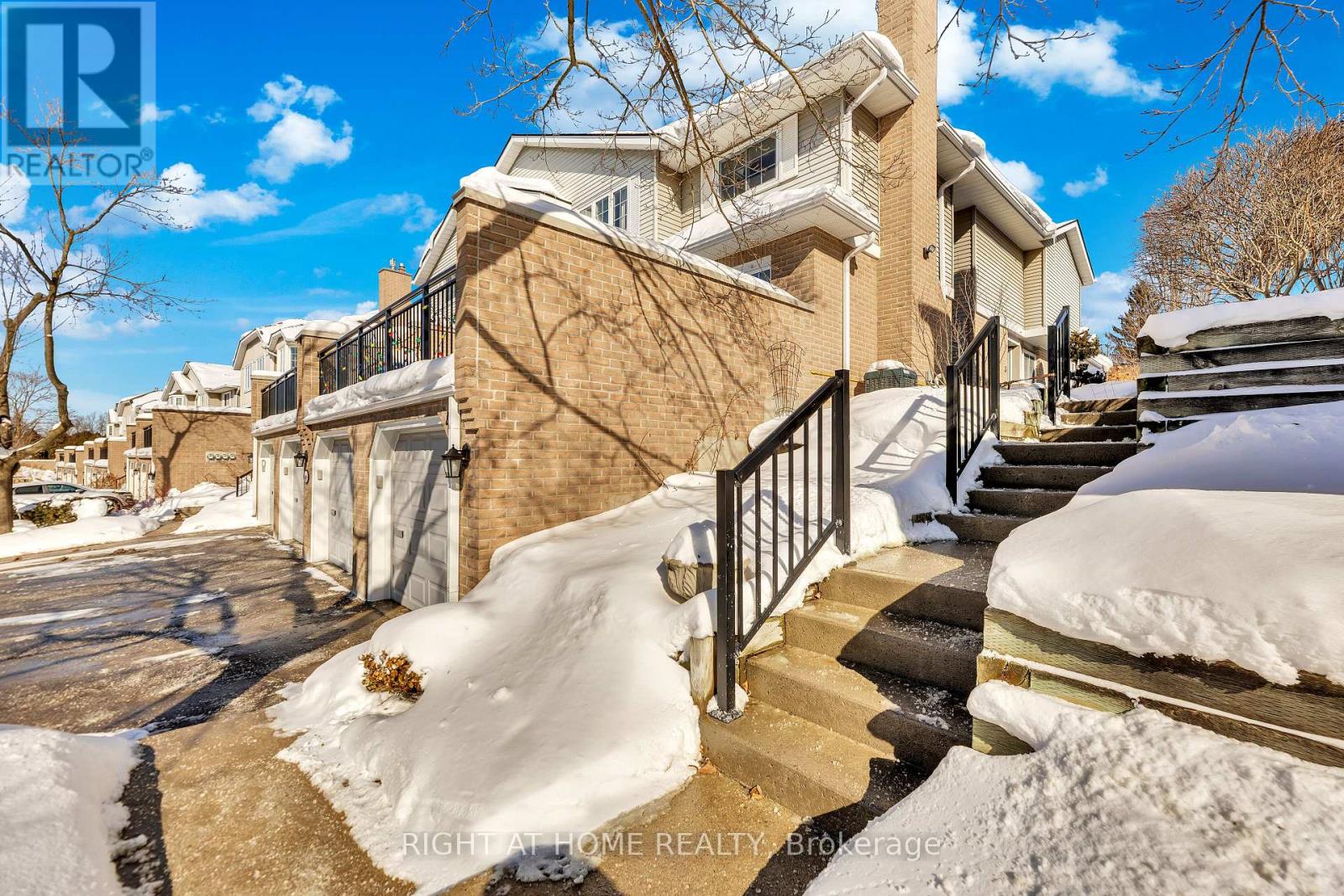 3 - 104 WOODLAWN ROAD E