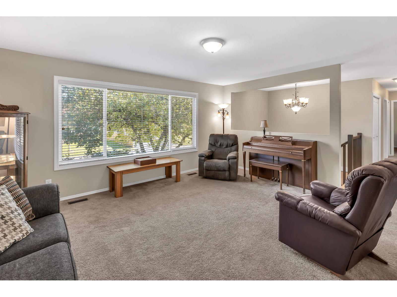 8775 VICARS STREET|Chilliwack Proper West