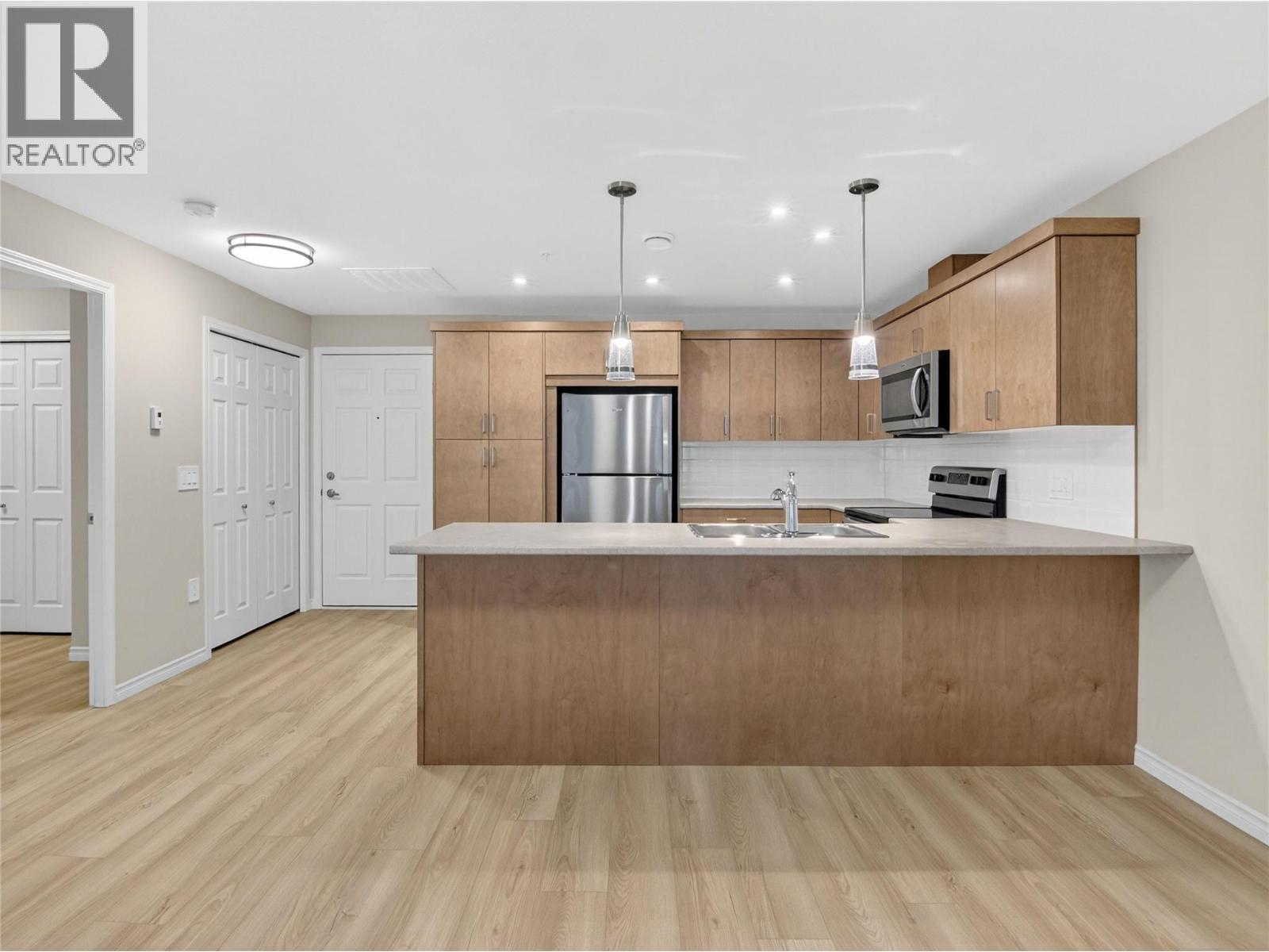 3362 SKAHA LAKE Road Unit# 1004