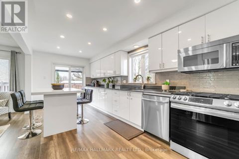 2 CEDARHURST DRIVE Richmond Hill (Devonsleigh) ON L4S1B7