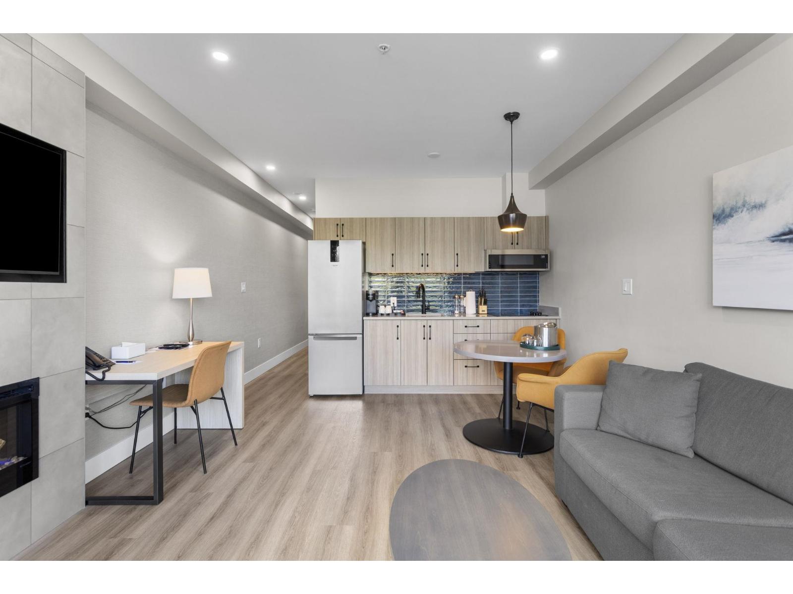206C 160 ESPLANADE AVENUE|Harrison Hot Springs