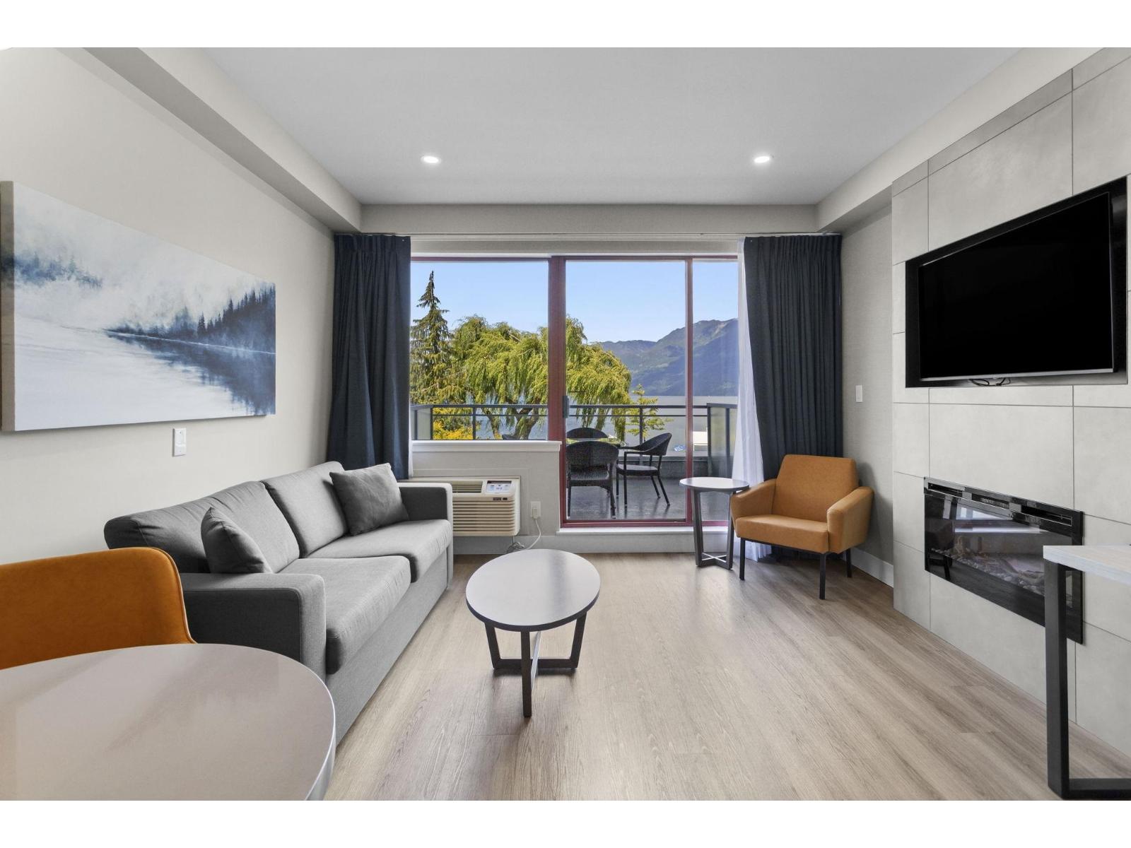 206C 160 ESPLANADE AVENUE|Harrison Hot Springs