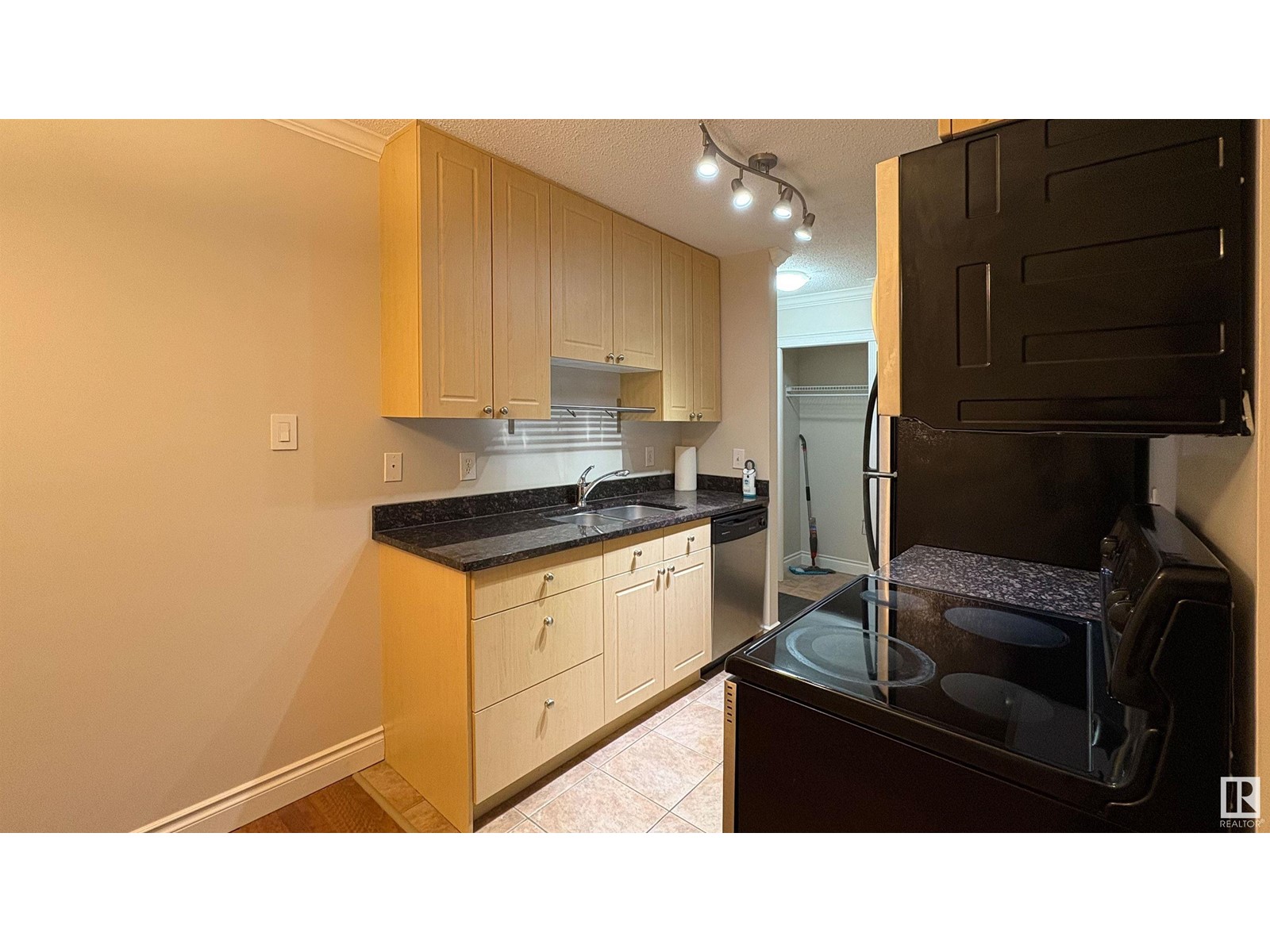 #105 10520 80 AV NW