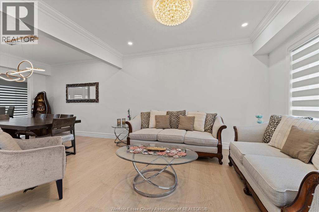570 ORCHARD CRESCENT