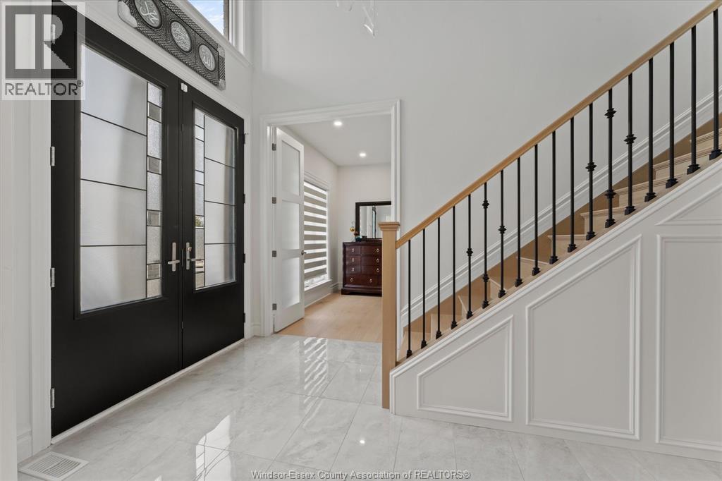 570 ORCHARD CRESCENT