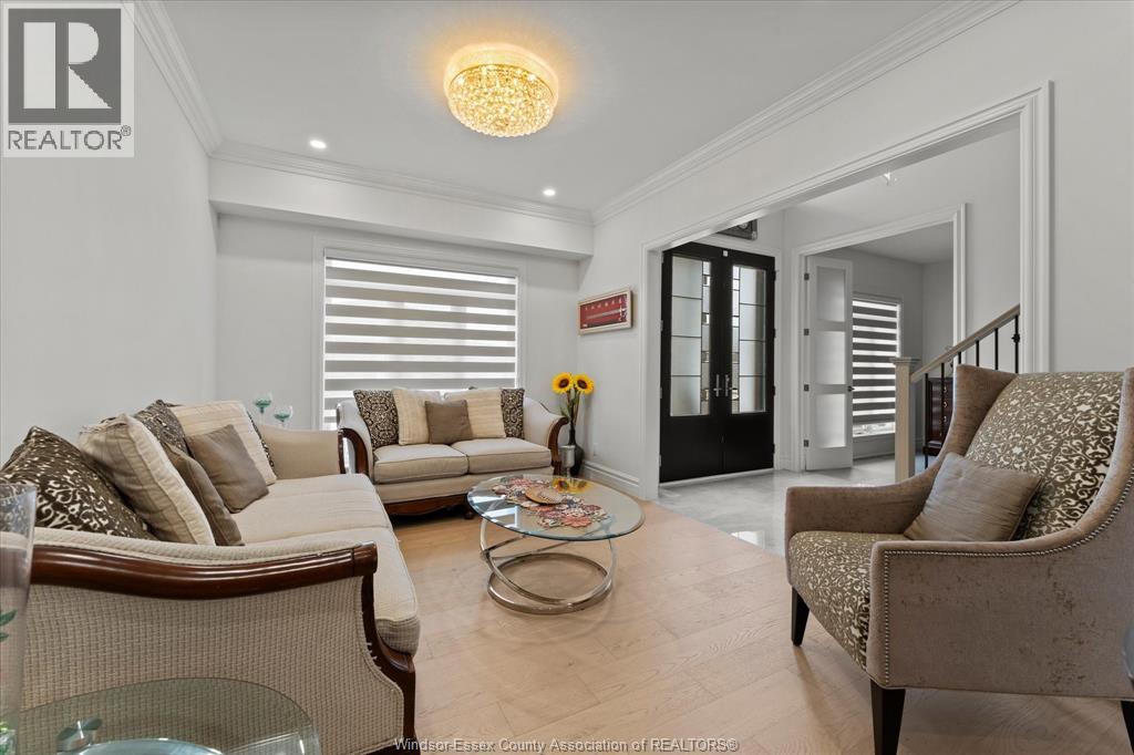 570 ORCHARD CRESCENT