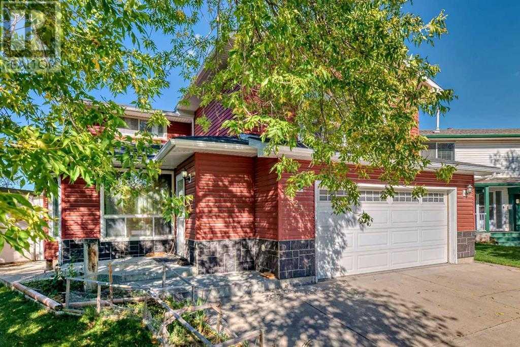 423 Whitehorn Place NE