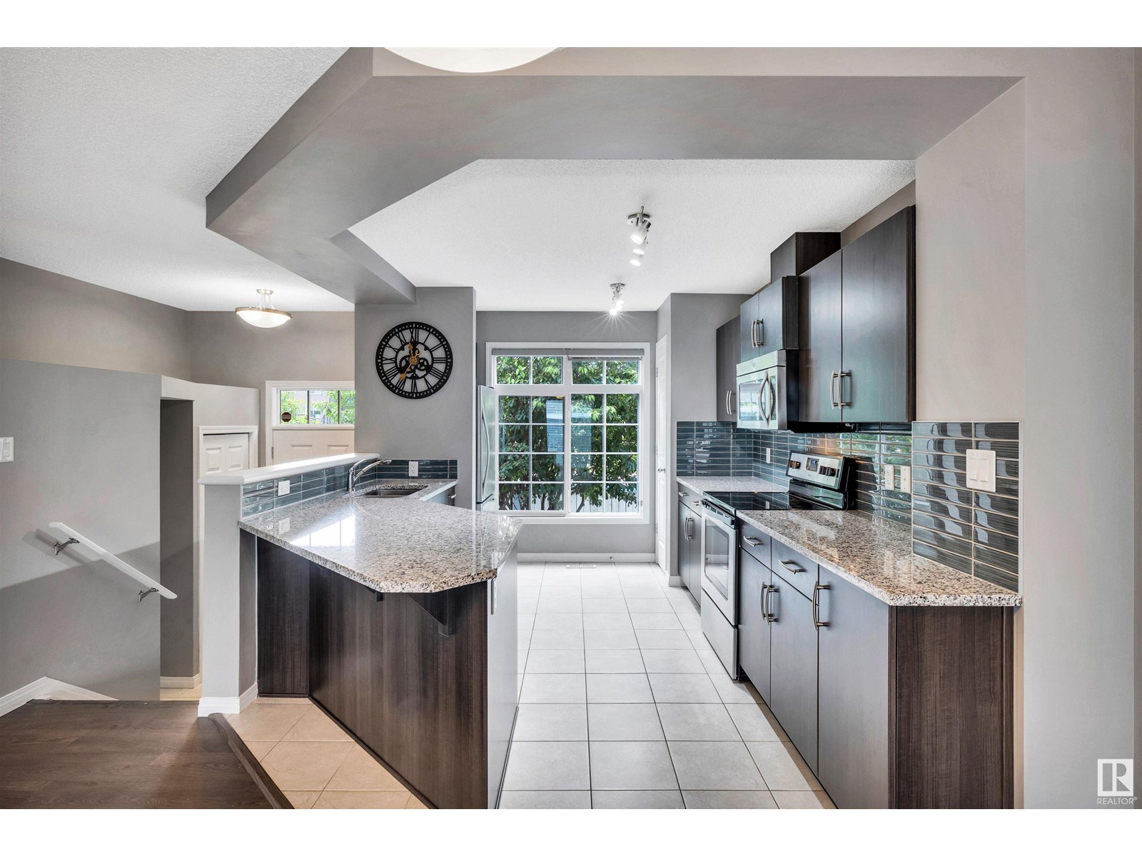 #51 9151 SHAW WY SW
