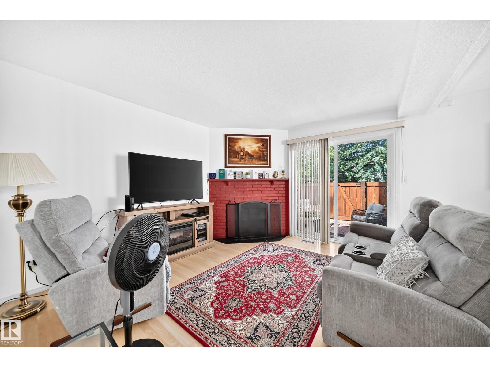 678 LAKEWOOD RD N NW
