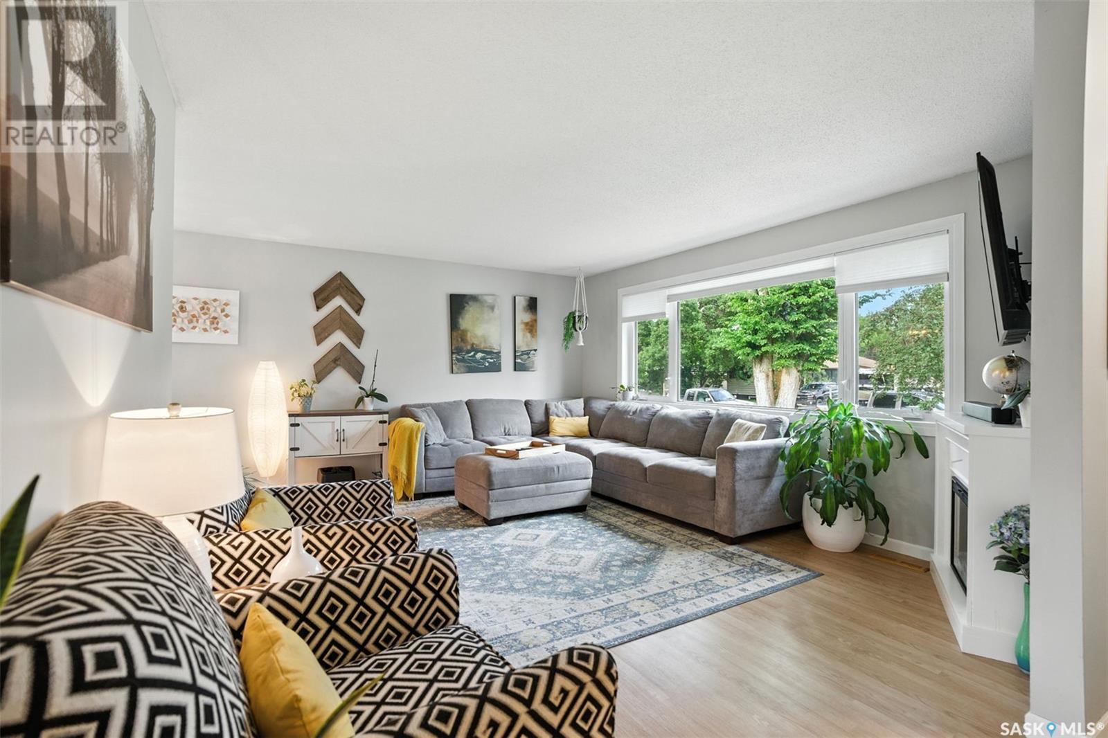 2804 MacEachern AVENUE