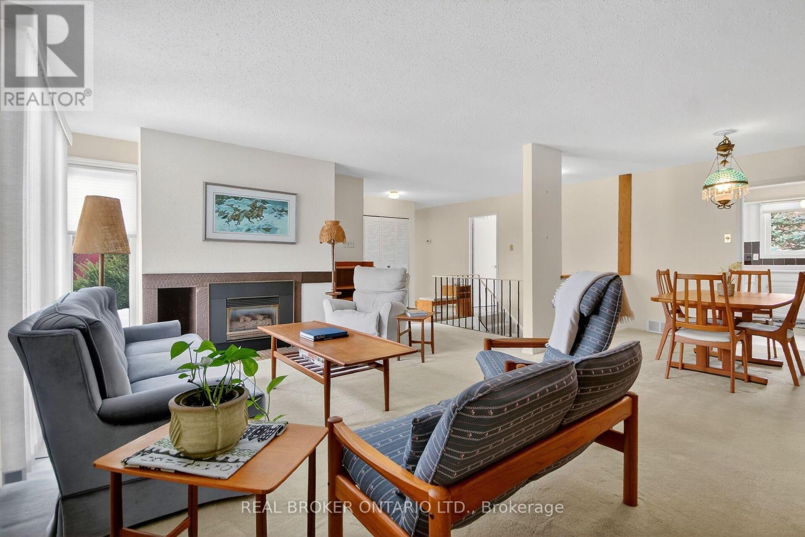 10 AMUNDSEN CRESCENT