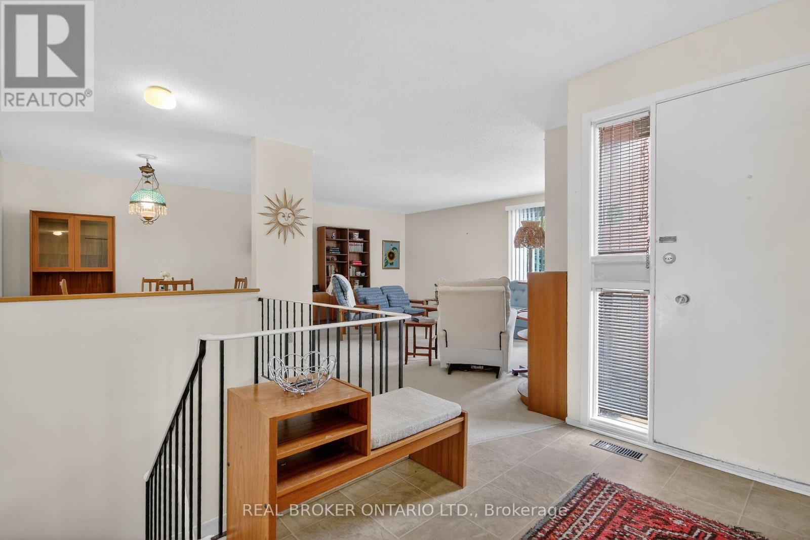 10 AMUNDSEN CRESCENT