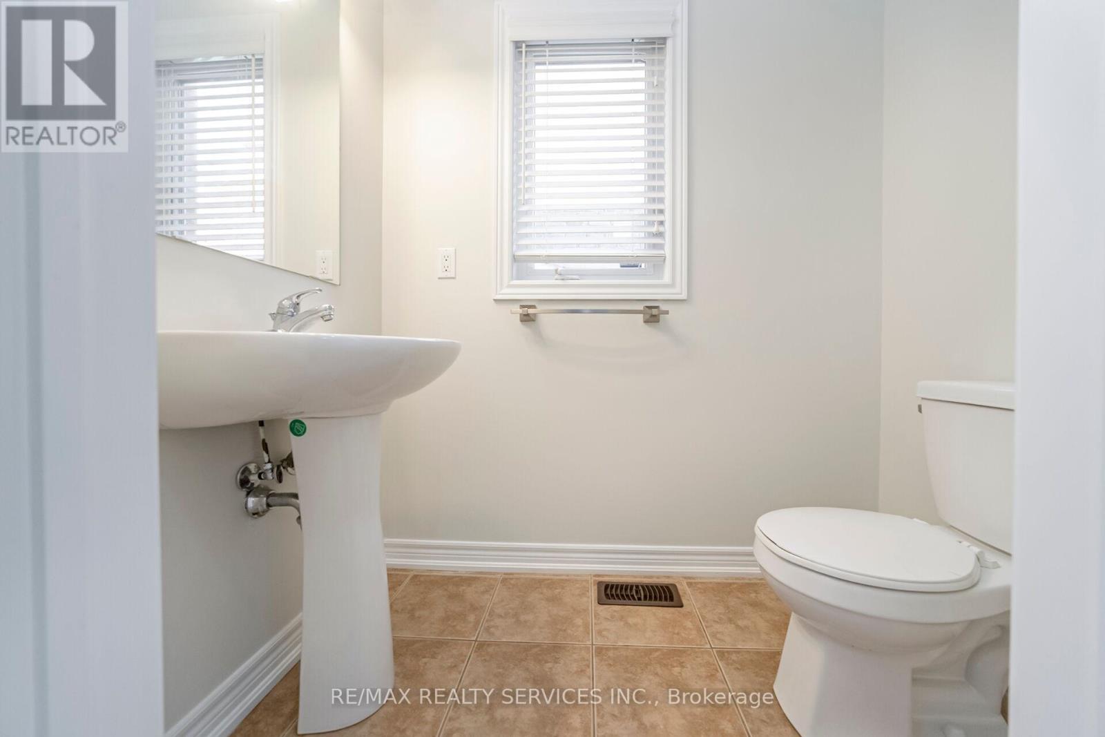 82 EVANWOOD CRESCENT