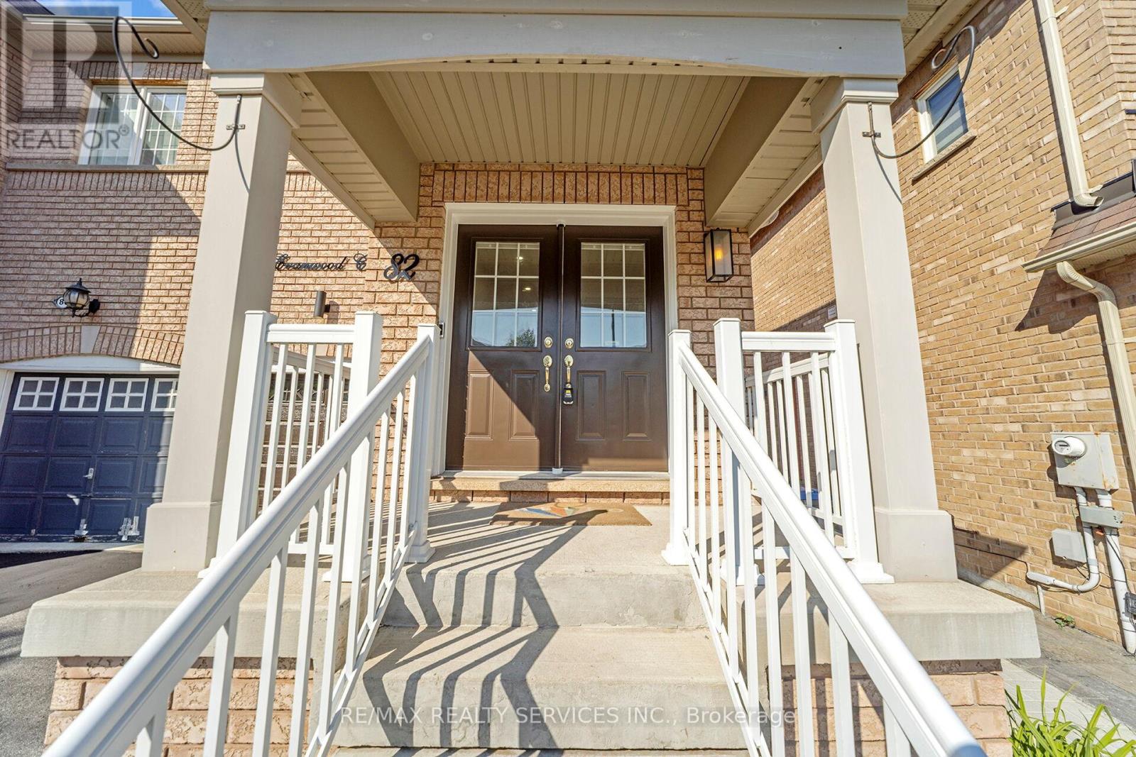 82 EVANWOOD CRESCENT