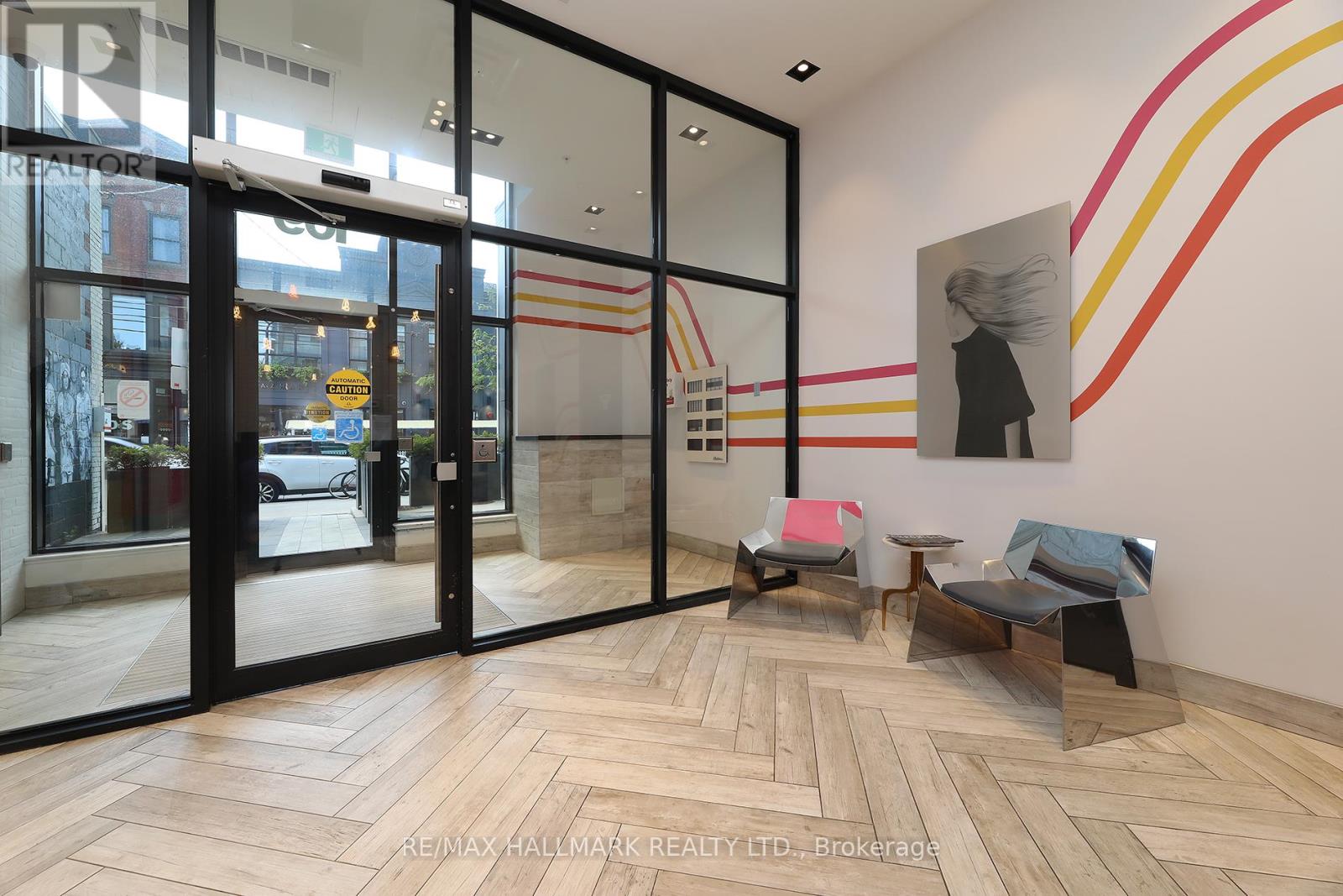 211 - 109 OSSINGTON AVENUE