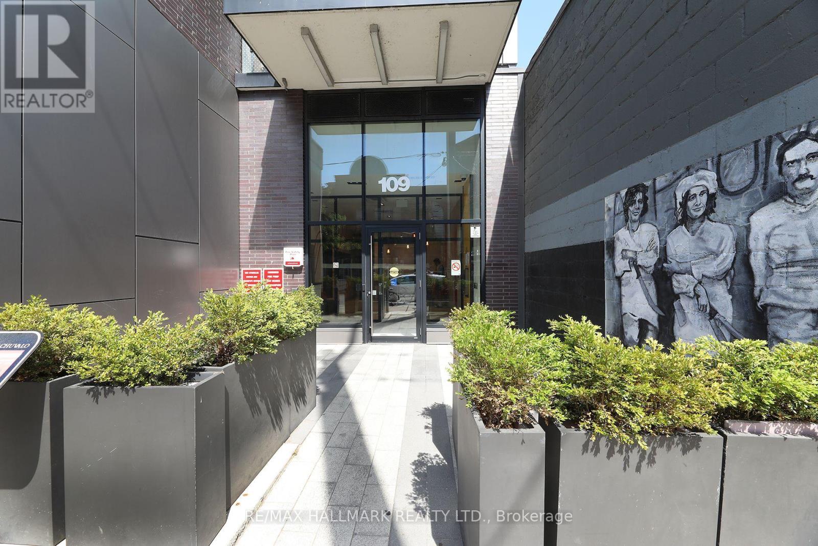 211 - 109 OSSINGTON AVENUE