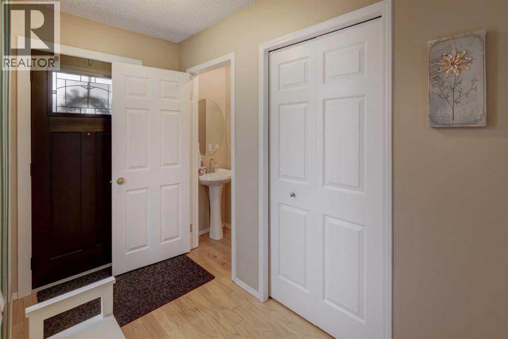 135 Coverdale Court NE