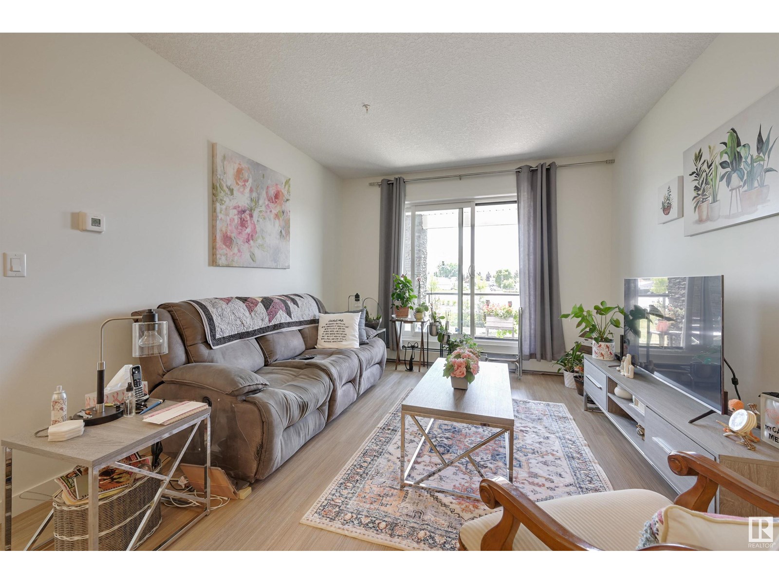 #204 17 COLUMBIA AV