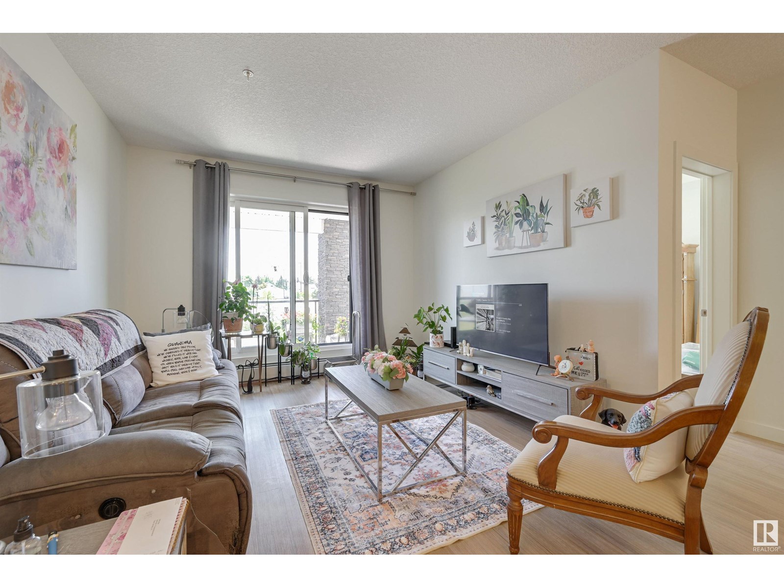 #204 17 COLUMBIA AV