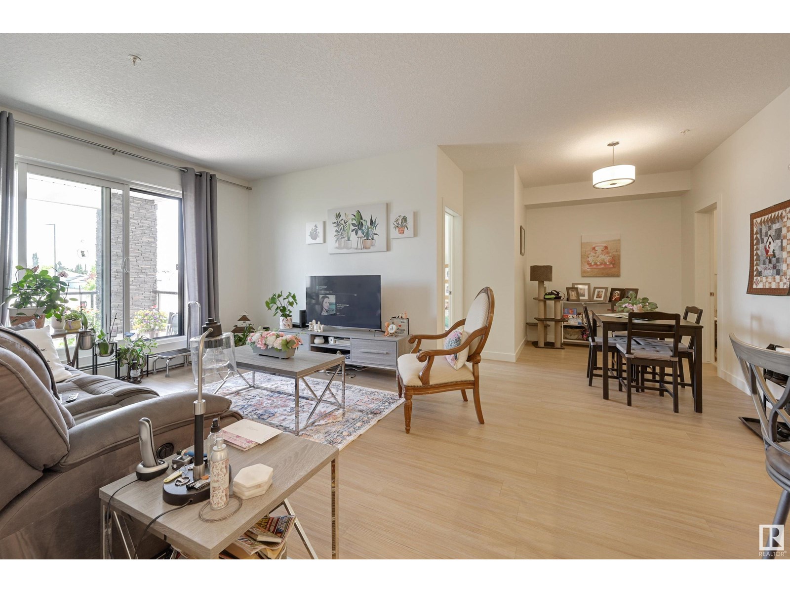 #204 17 COLUMBIA AV