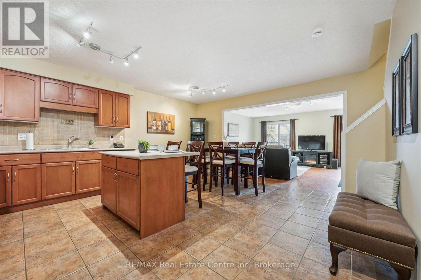 38 - 210 DAWN AVENUE