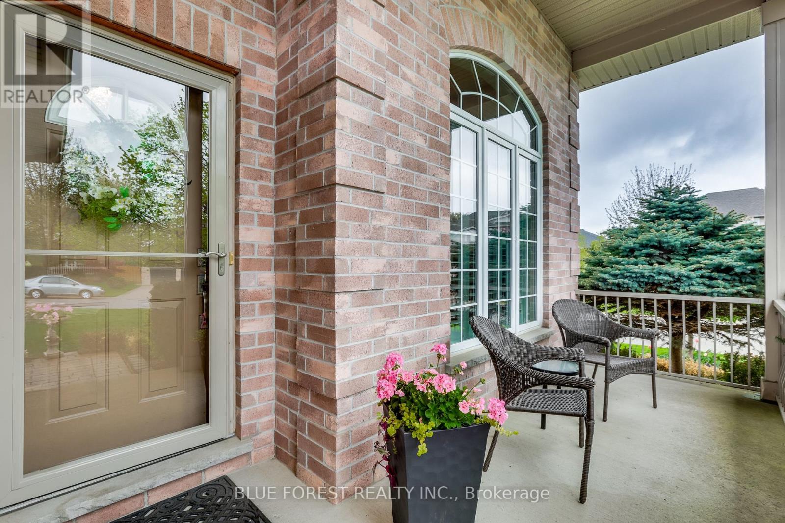 179 FOREST GROVE CRESCENT