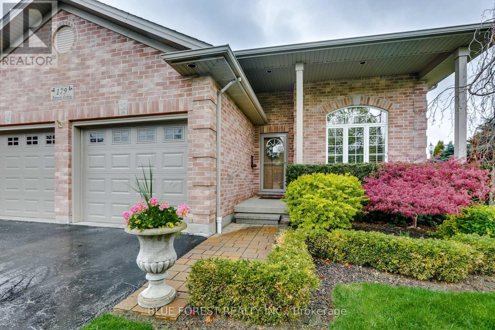 179 FOREST GROVE CRESCENT
