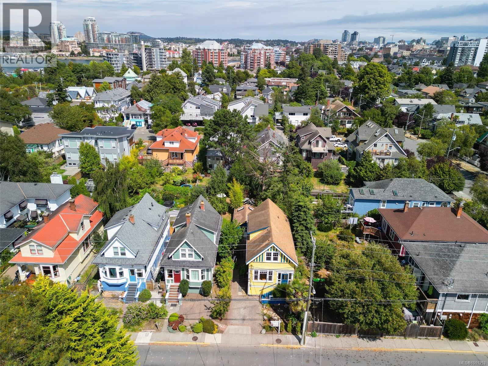 146 Simcoe St