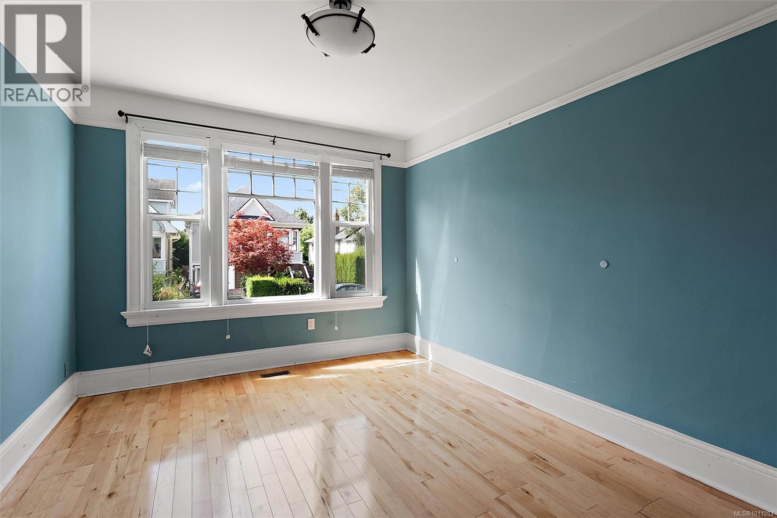 146 Simcoe St