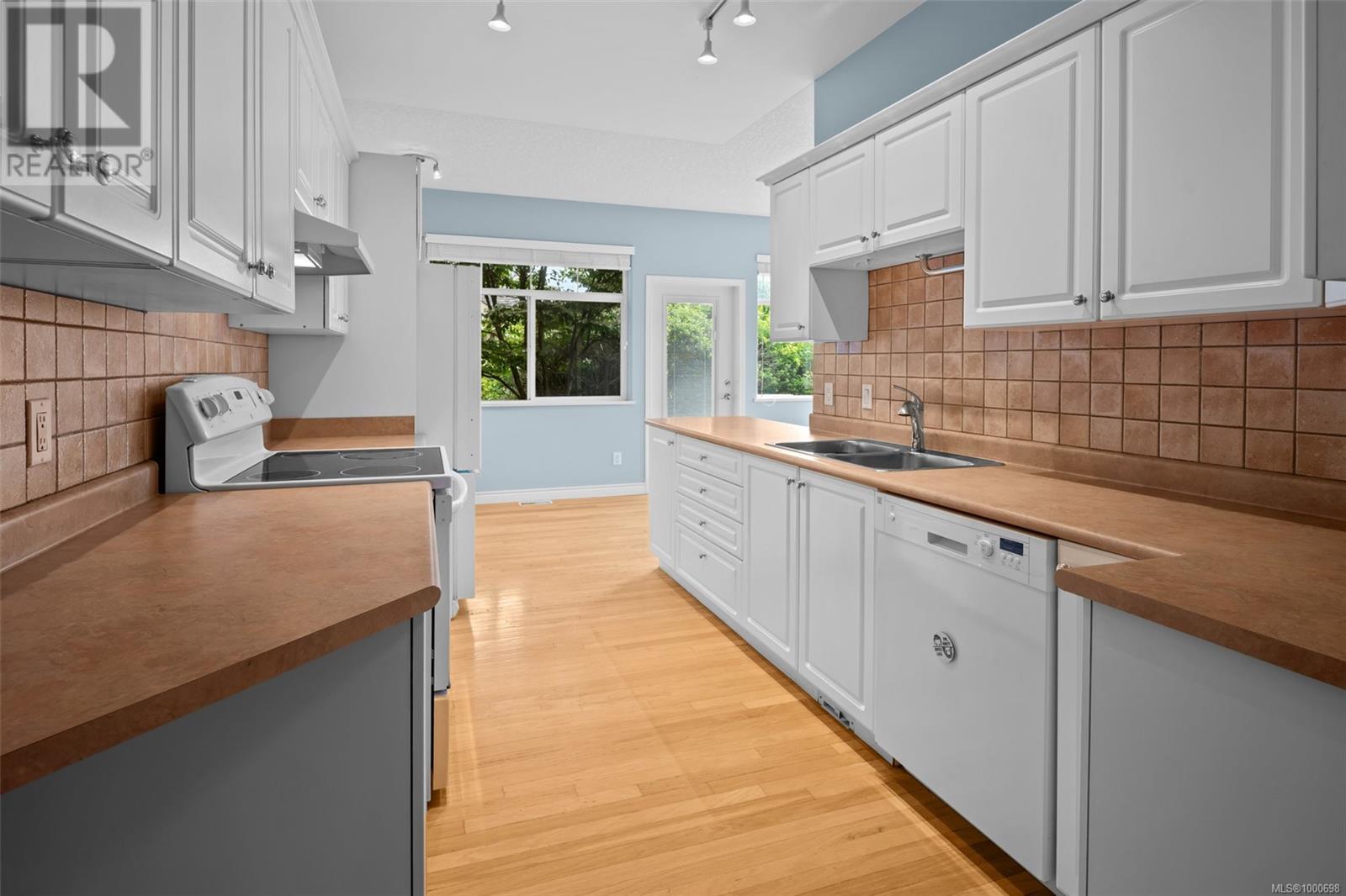 14 3281 Maplewood Rd