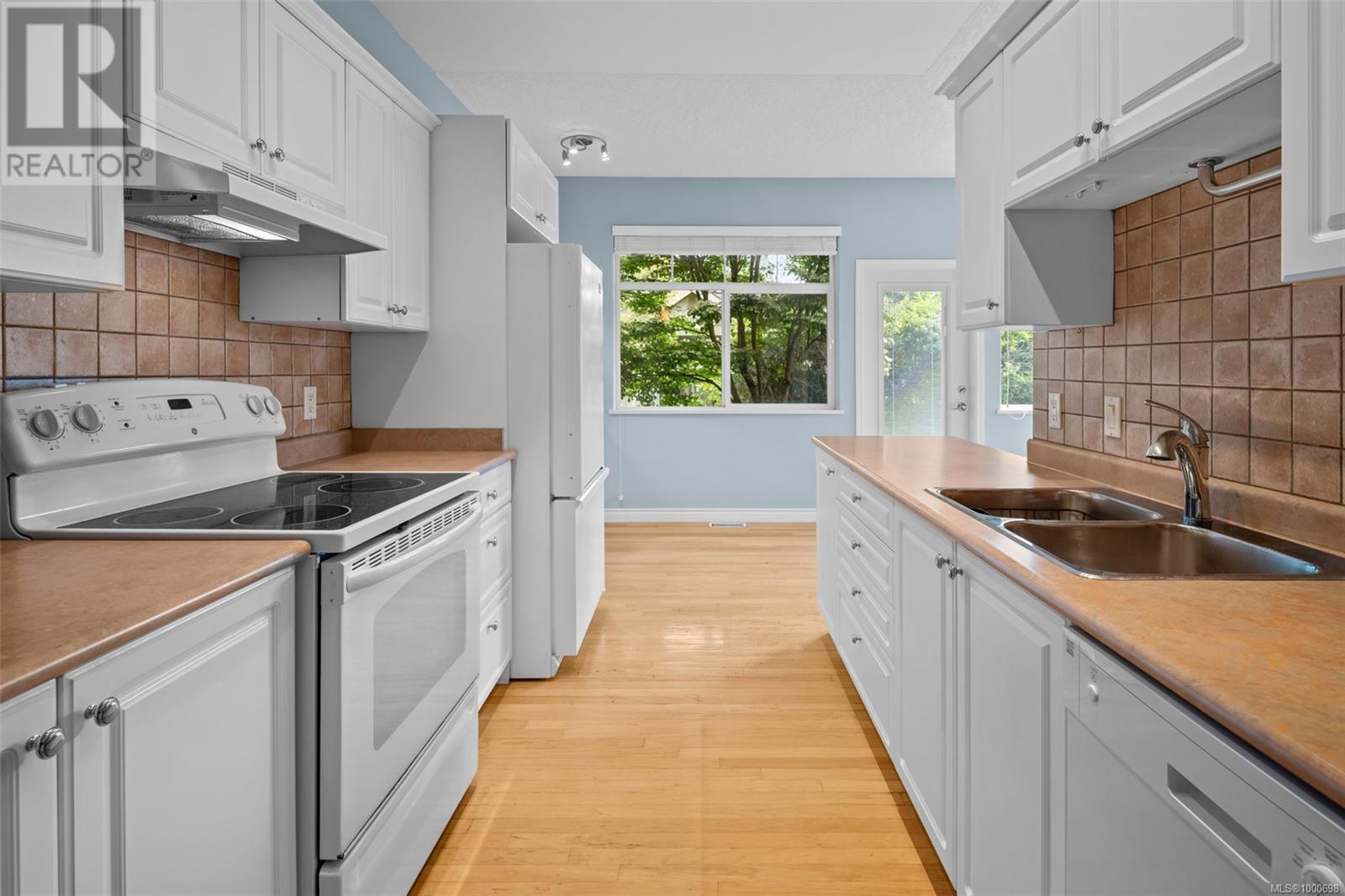 14 3281 Maplewood Rd