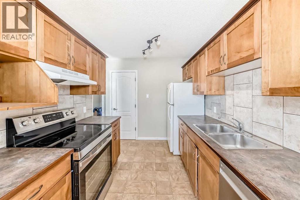 33 Meadowlark Boulevard N