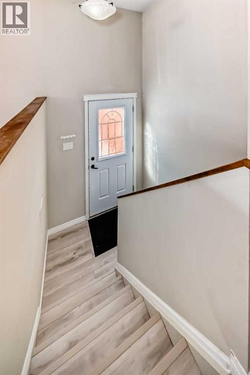 33 Meadowlark Boulevard N