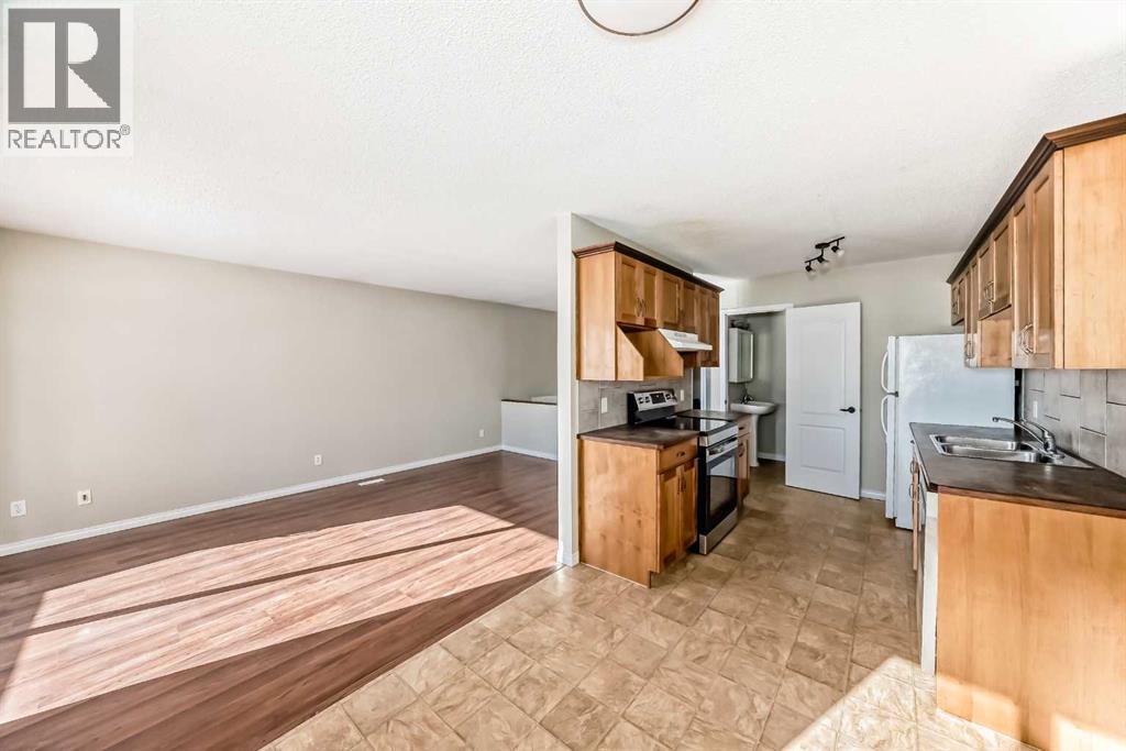 33 Meadowlark Boulevard N