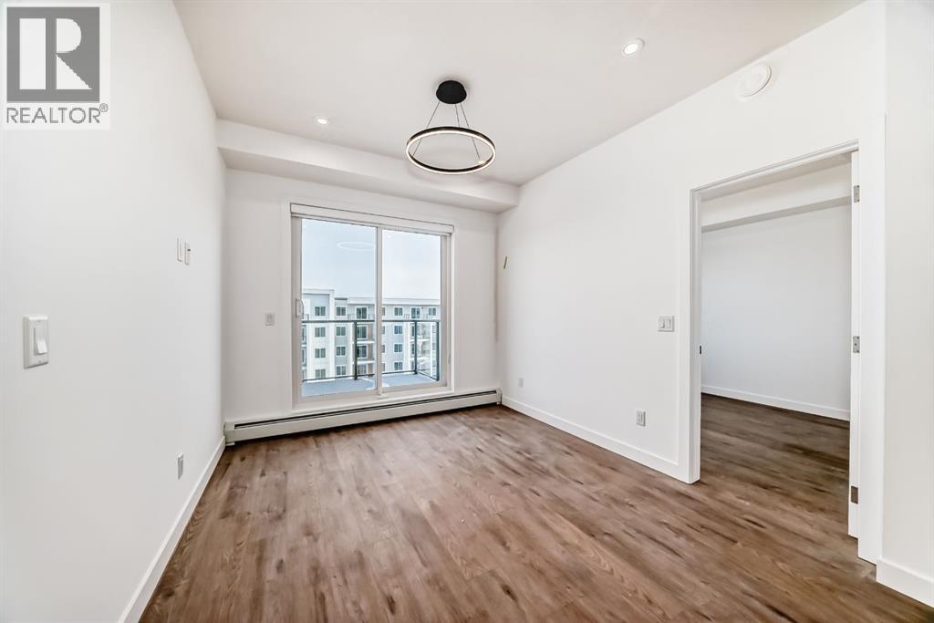 1519, 63 Corner Glen Crescent NE