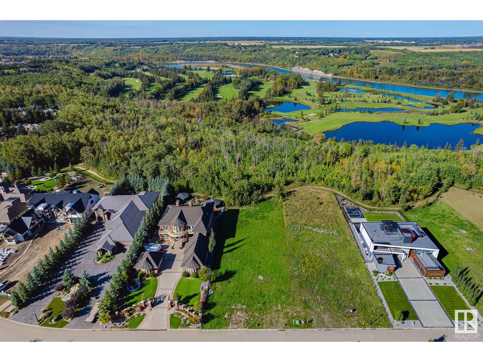 24 WINDERMERE DR SW