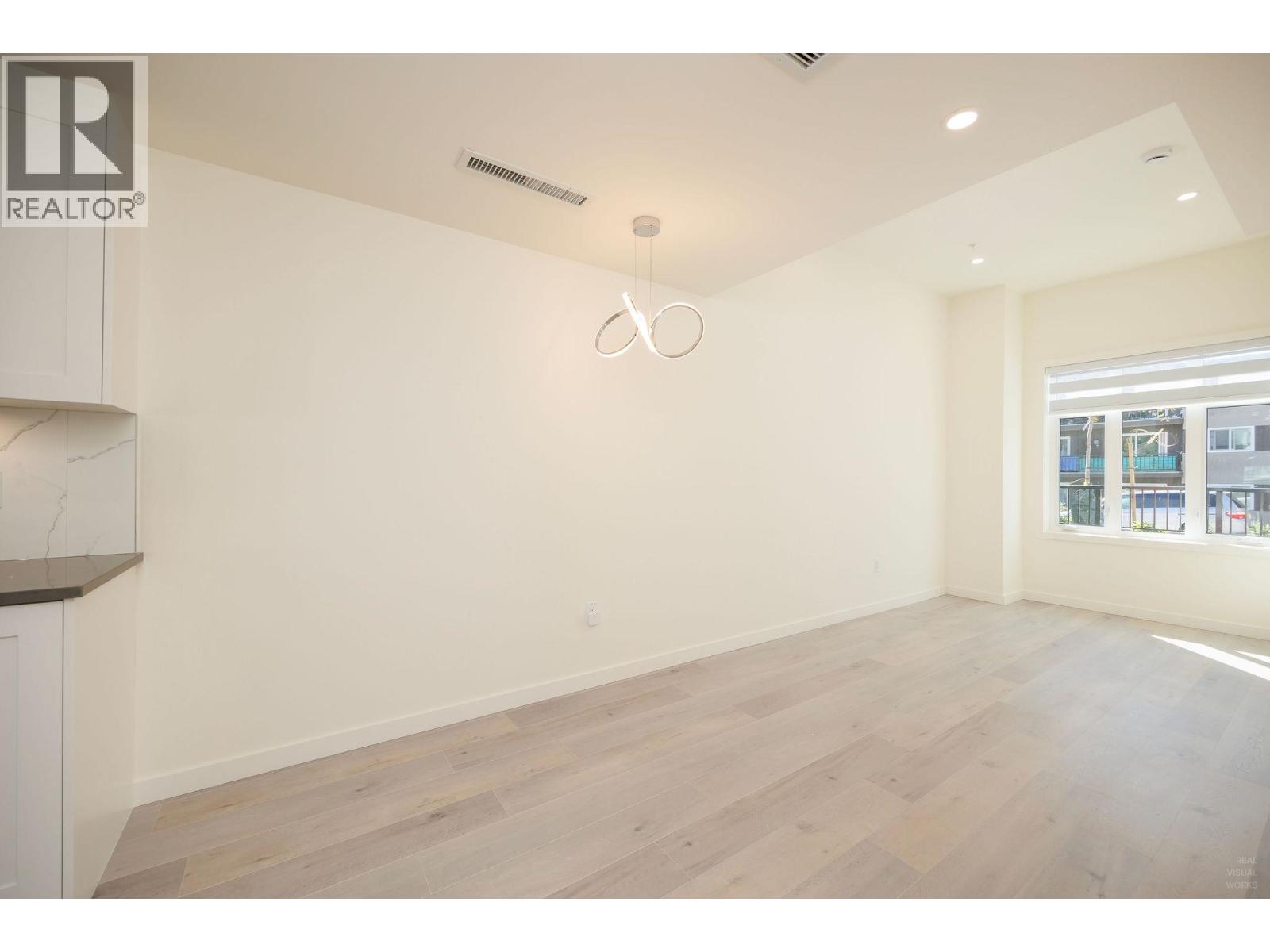 8 6929 BALMORAL STREET