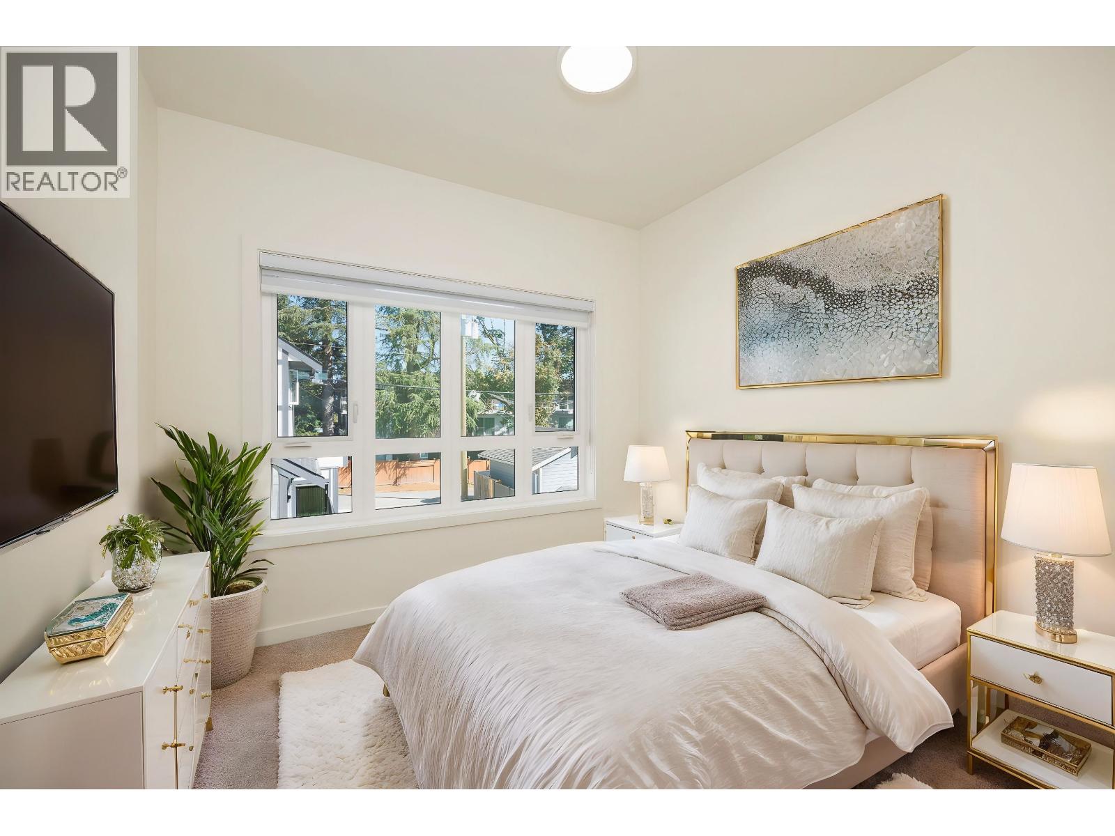 8 6929 BALMORAL STREET