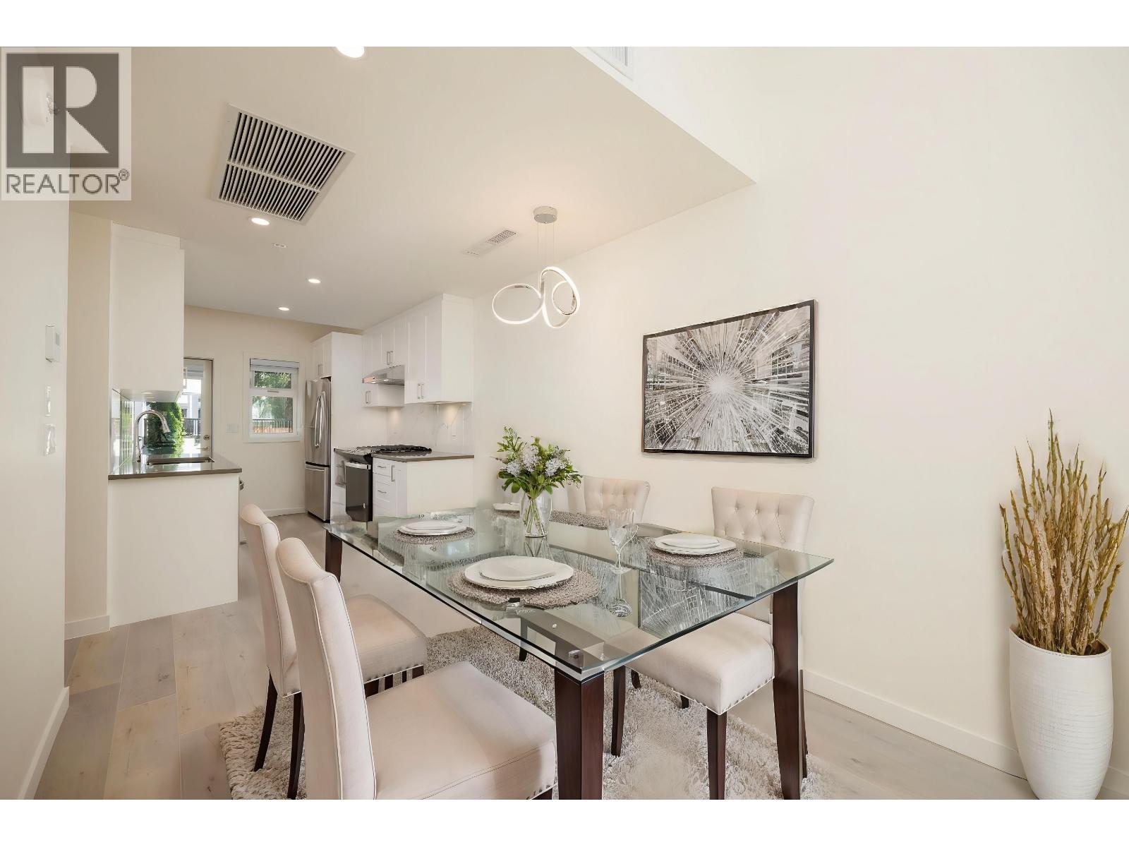 8 6929 BALMORAL STREET