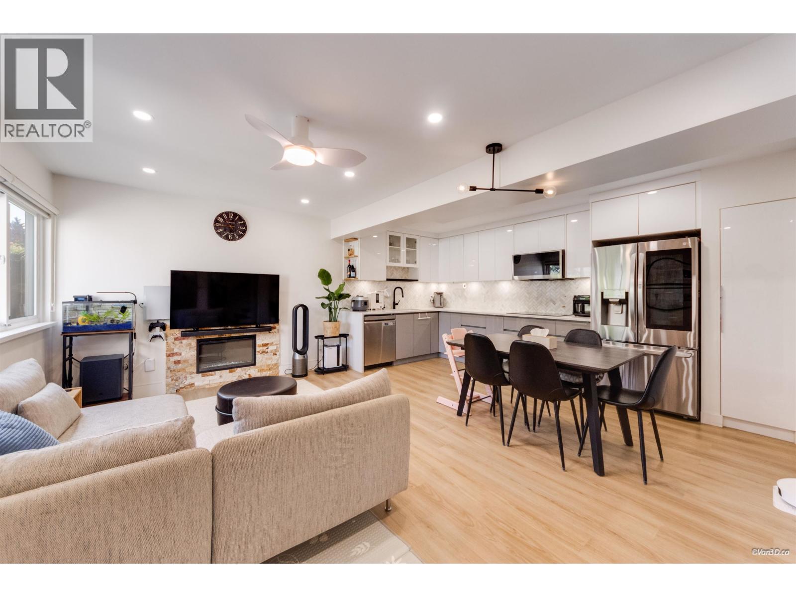 Photo 1 of 37 — 66 3433 E 49TH AVENUE Unit 66, Vancouver, BC V5S1M1