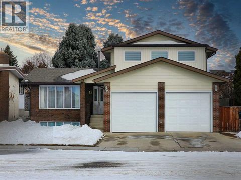 15 Elm Crescent S Lethbridge AB T1K4S8