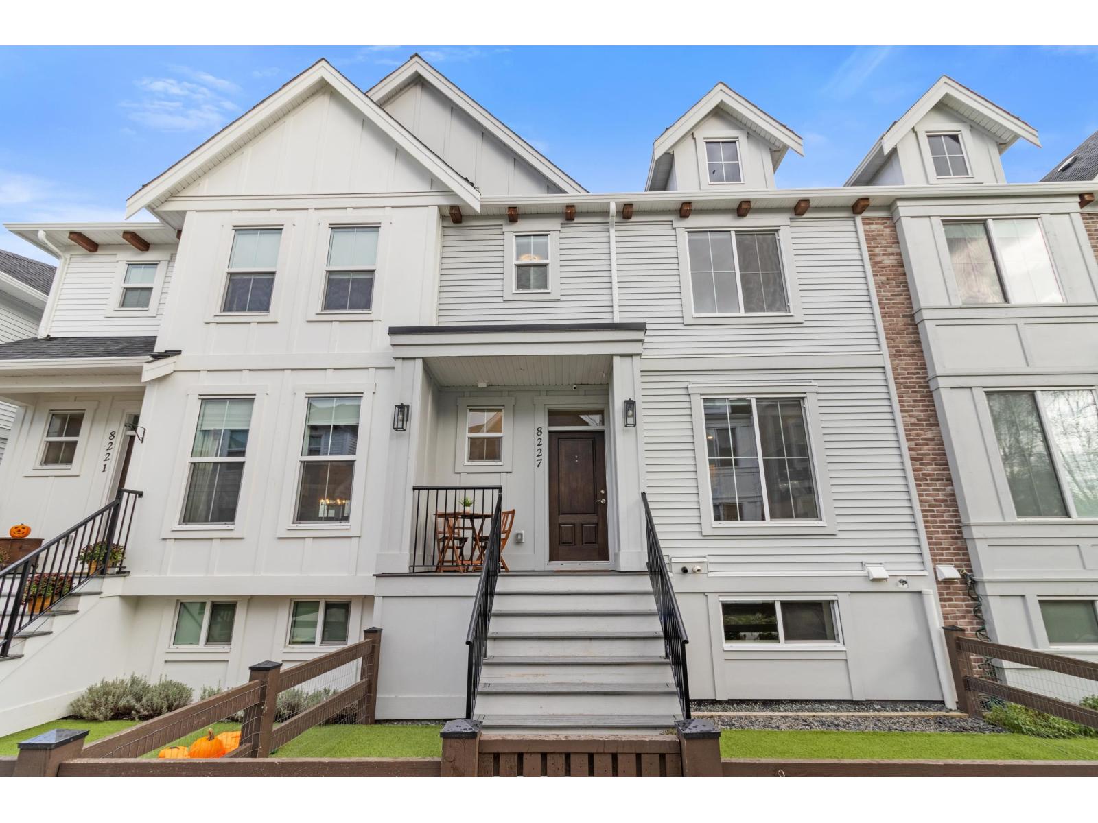 8227 FOXFERN ROAD|Lower Landing