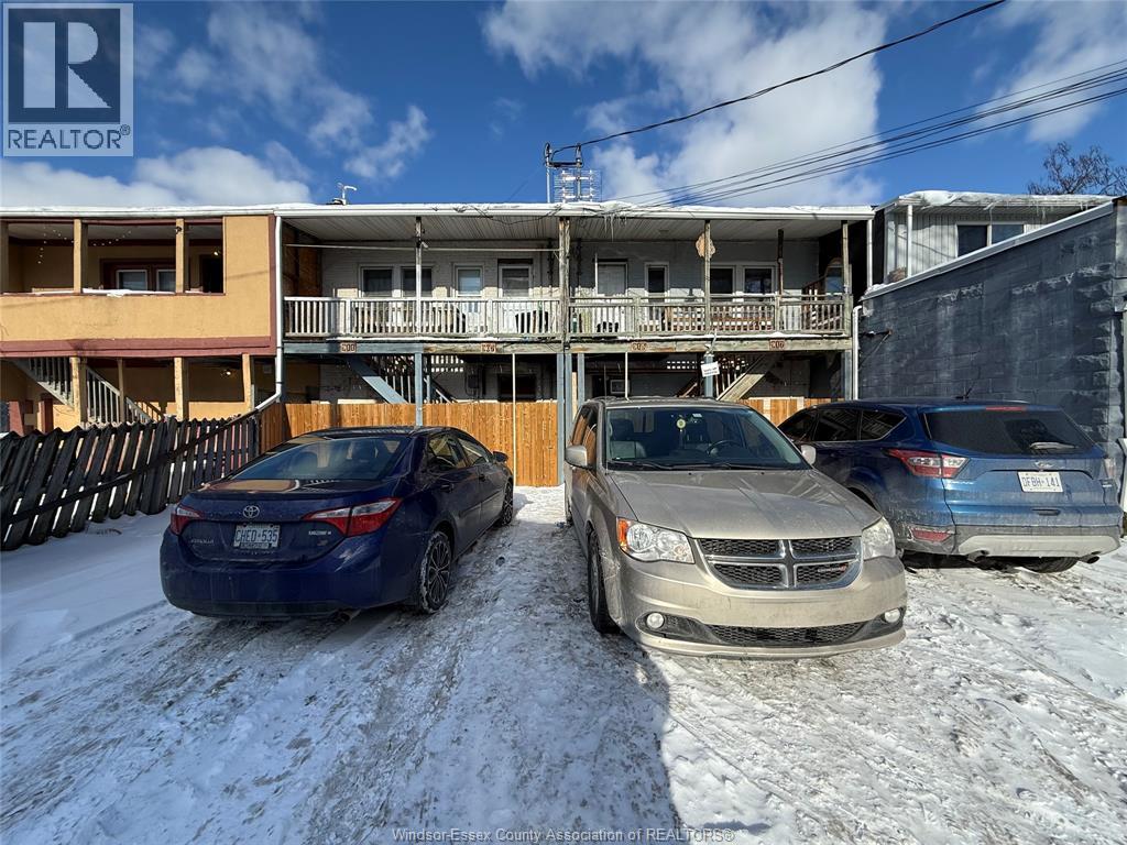 917 WYANDOTTE STREET East