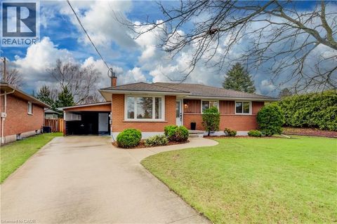 17 HIPEL Avenue Cambridge ON N3C1W8