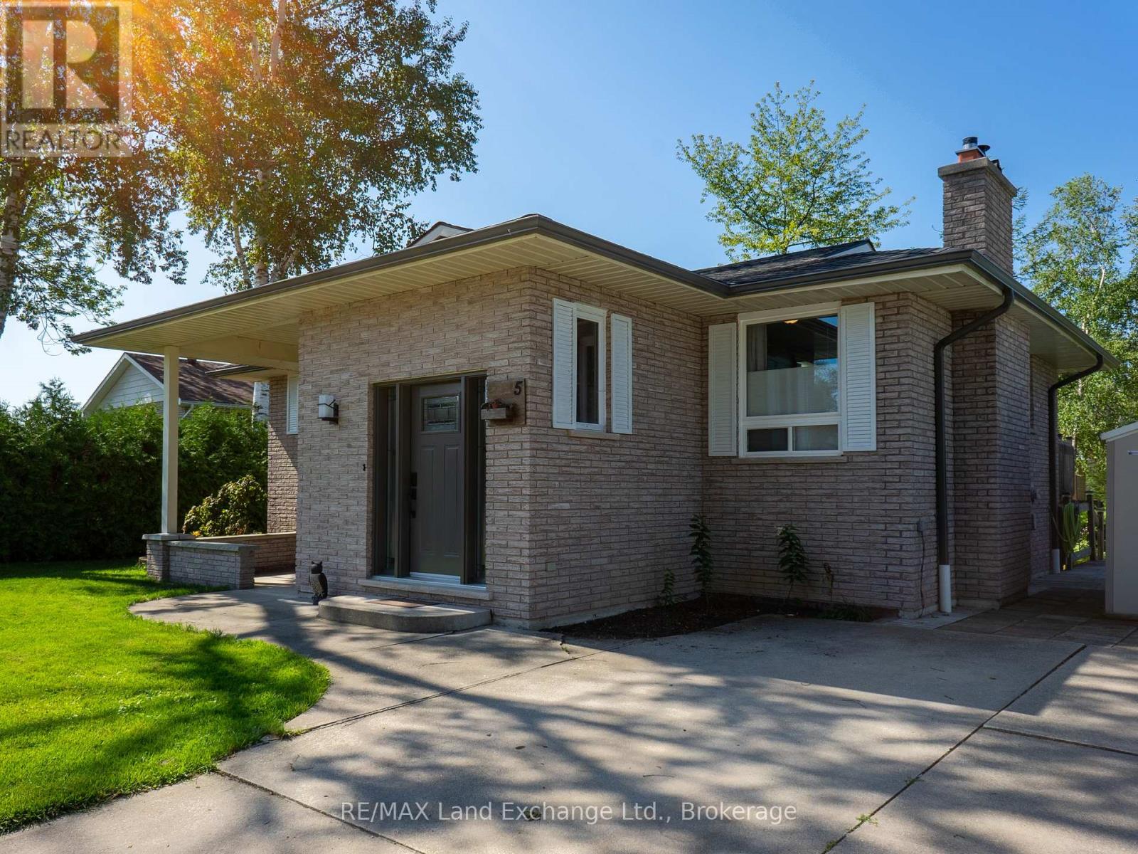 5 MACGREGOR BEACH ROAD